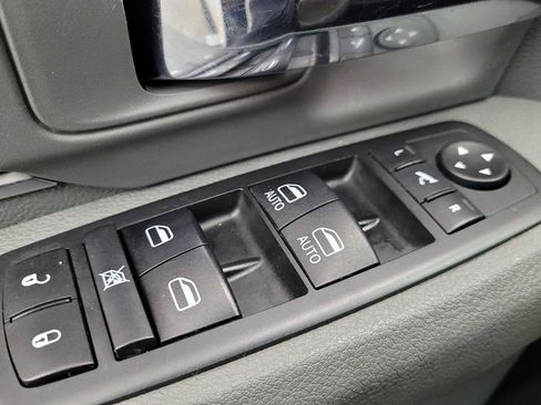 Used 2020 RAM 1500 Classic SLT w/ Luxury Group RWD image 27
