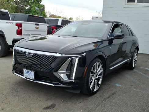 Used 2024 Cadillac Lyriq Luxury w/ LPO, Floor Liner Package AWD/4WD image 3