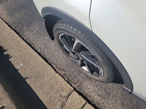 Used 2021 Toyota C-HR Limited image 11