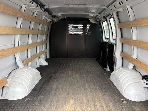 Used 2024 GMC Savana 2500 w/ Driver Convenience Package image 9