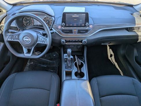 Used 2024 Nissan Altima 2.5 SV image 11