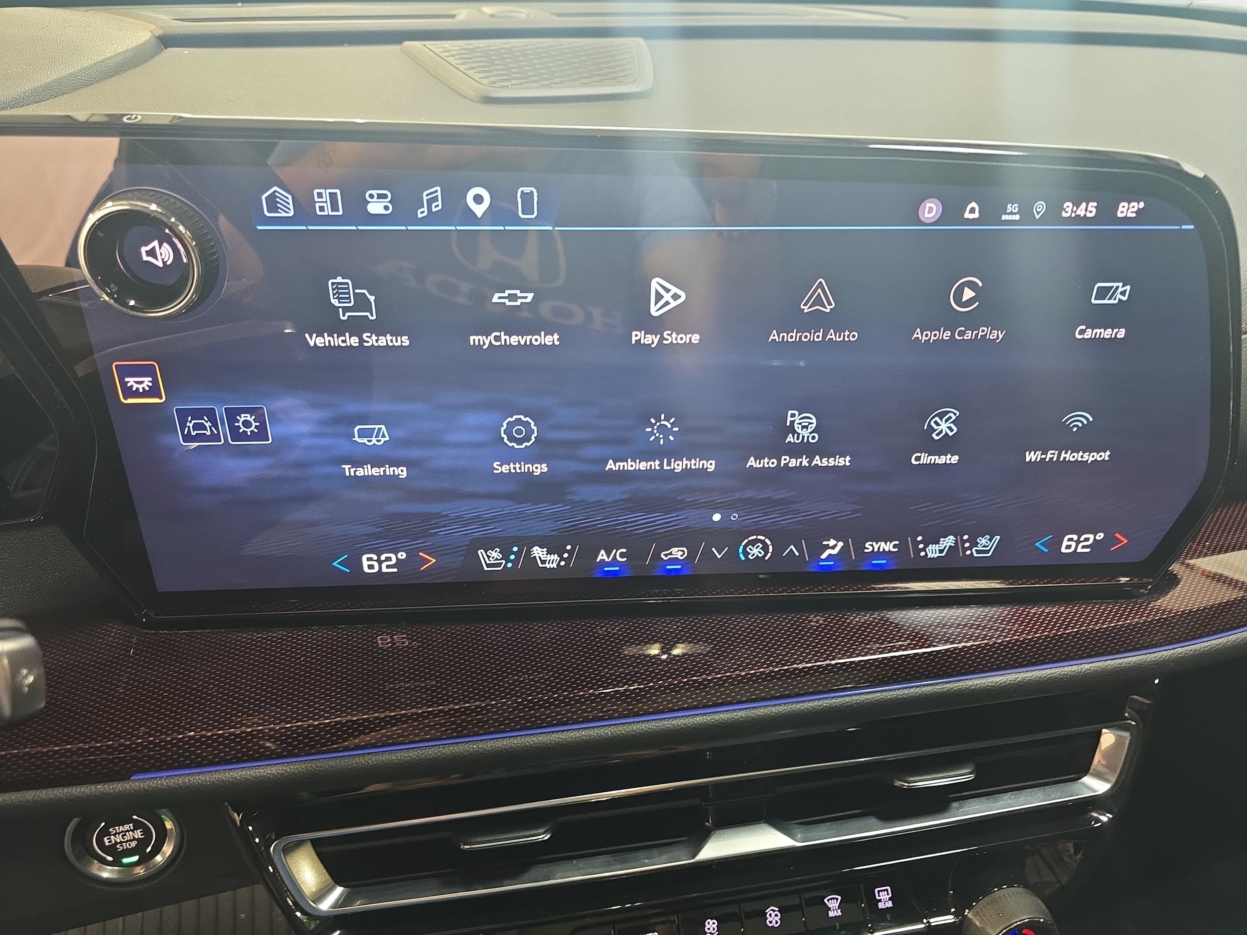 Used 2026 Chevrolet Traverse RS w/ LPO, Floor Liner Package FWD image 18