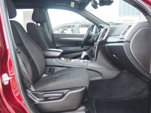 Used 2021 Jeep Grand Cherokee Laredo image 11