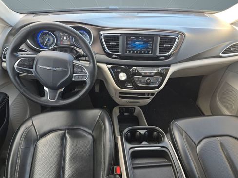 Used 2020 Chrysler Voyager Lxi image 4