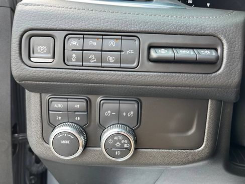 Used 2022 GMC Yukon Denali AWD/4WD image 26