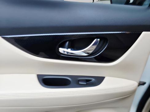 Used 2018 Nissan Rogue SL w/ Premium Package image 40