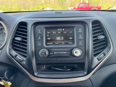 Used 2017 Jeep Cherokee Altitude image 15