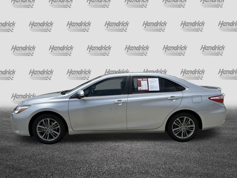 Used 2015 Toyota Camry SE FWD image 7
