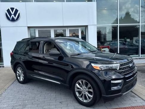 Used 2021 Ford Explorer XLT w/ Equipment Group 202A RWD image 2