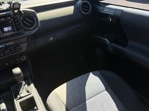 Used 2021 Toyota Tacoma TRD Off-Road w/ Technology Package AWD/4WD image 10