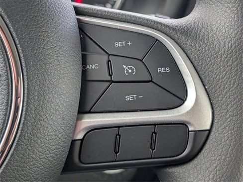 Used 2023 Jeep Renegade Latitude image 24