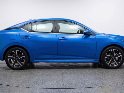 Used 2025 Nissan Sentra SV image 11