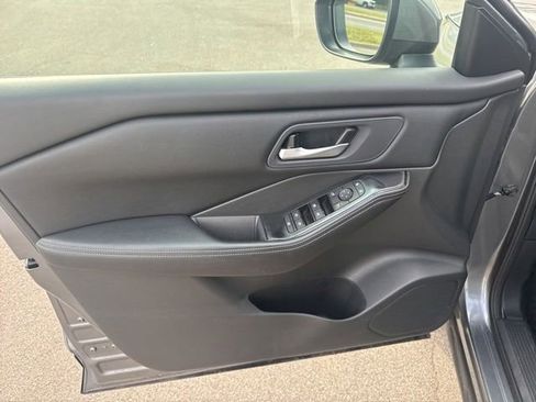 Used 2025 Nissan Rogue SV FWD image 14