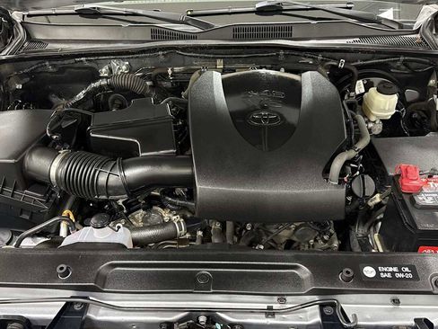 Certified 2019 Toyota Tacoma SR5 image 29