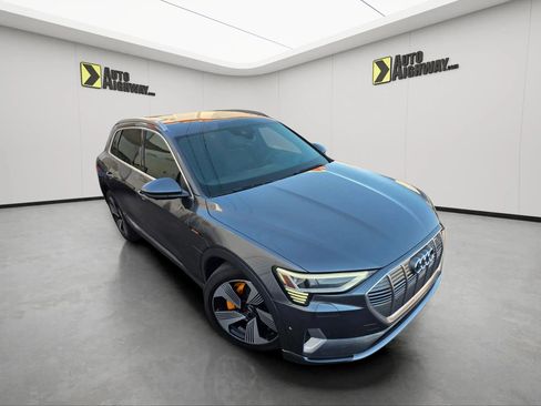 Used 2019 Audi e-tron Prestige w/ Prestige Package image 10
