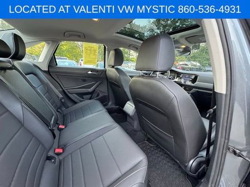 Certified 2024 Volkswagen Jetta SE w/ Panoramic Sunroof Package FWD image 24