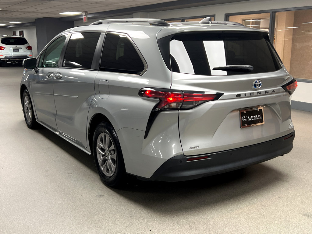 Used 2022 Toyota Sienna XLE AWD/4WD image 5