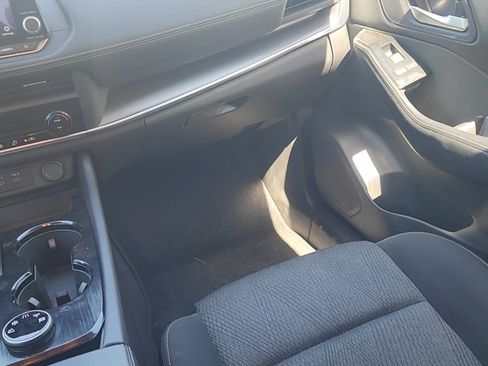 Used 2025 Nissan Rogue SV AWD/4WD image 13