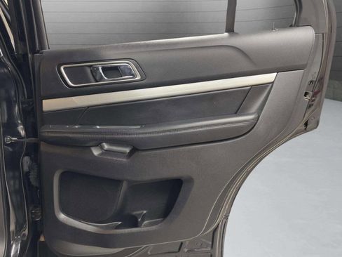 Used 2017 Ford Explorer XLT image 23