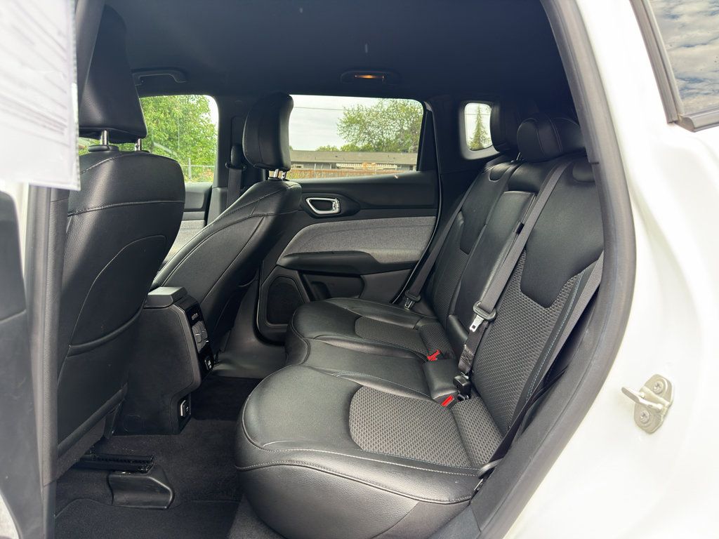 Used 2024 Jeep Compass Latitude AWD/4WD image 16