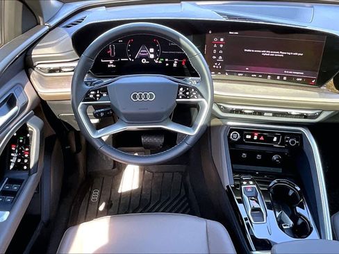 Certified 2025 Audi Q5 Premium w/ Convenience Package image 6