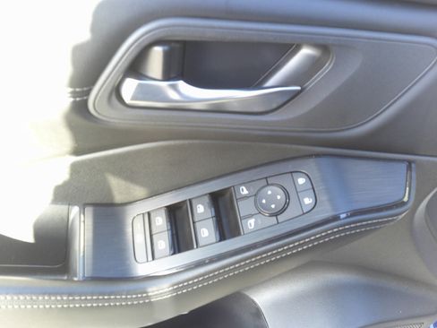 Used 2024 Nissan Rogue SV w/ SV Premium Package image 18