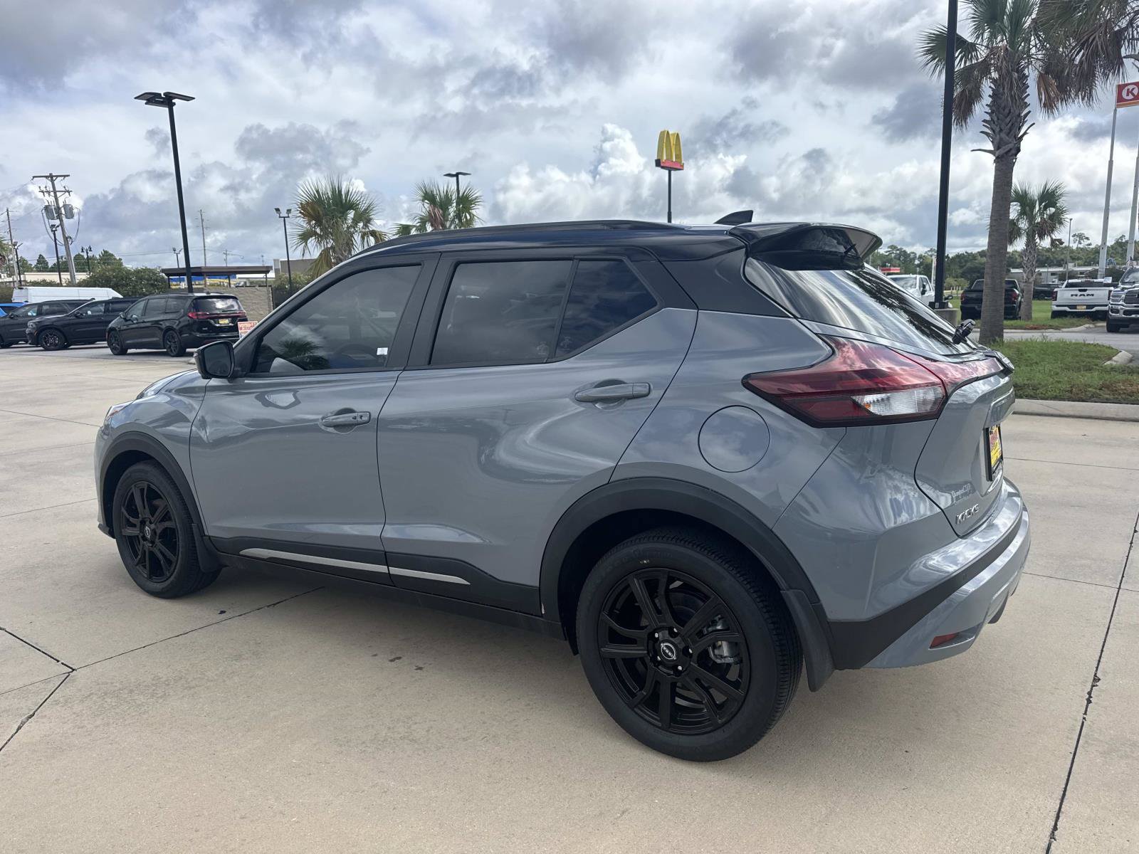 Used 2024 Nissan Kicks SR w/ SR Premium Package FWD image 5