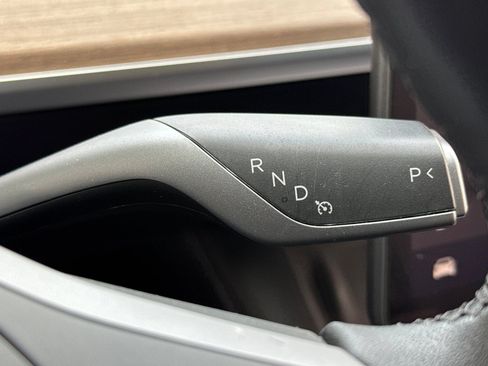 Used 2022 Tesla Model Y Performance AWD/4WD image 16