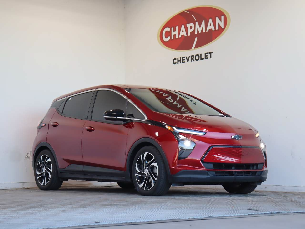Used 2022 Chevrolet Bolt LT FWD image 1