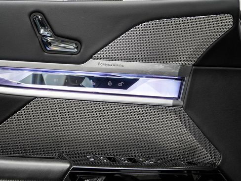 Used 2025 BMW 740i RWD image 33