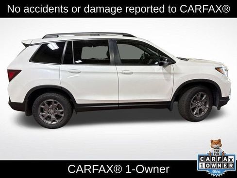 Used 2024 Honda Passport TrailSport image 3