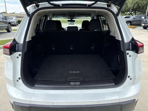 Used 2024 Nissan Rogue SV FWD image 13