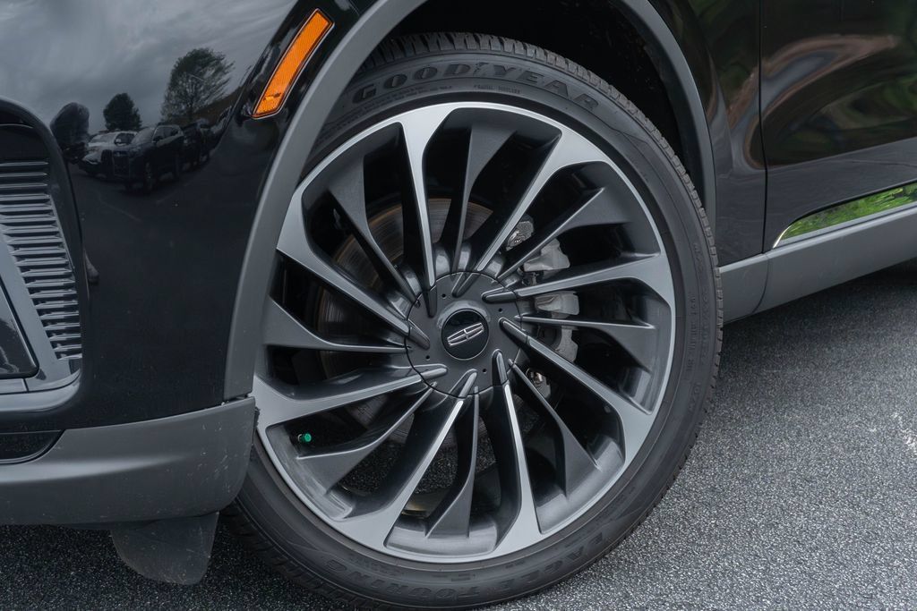 Used 2025 Lincoln Aviator Reserve w/ Equipment Group 201A AWD/4WD image 2