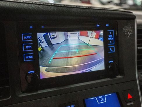Used 2017 Toyota Sienna SE w/ SE Preferred Package image 6