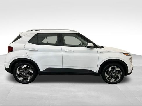Used 2026 Hyundai Venue SEL FWD image 7