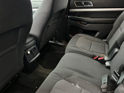 Used 2017 Ford Explorer XLT image 5