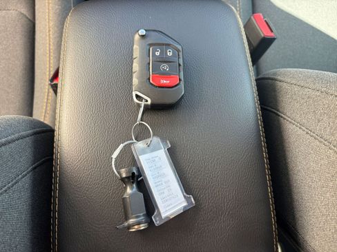 Used 2025 Jeep Wrangler Sahara image 22