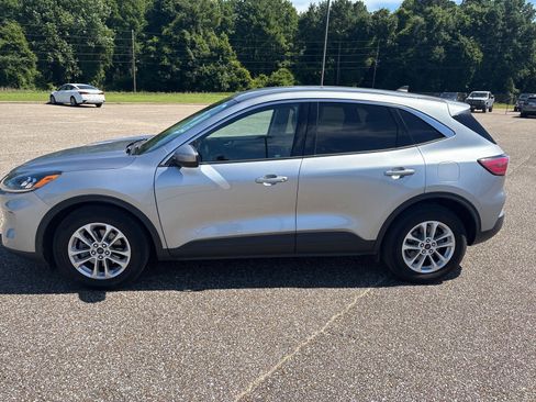 Used 2021 Ford Escape SE FWD image 1