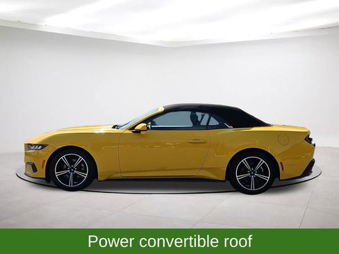 Used 2024 Ford Mustang Convertible image 8