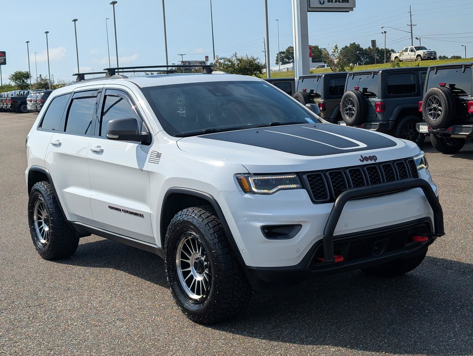 Used 2021 Jeep Grand Cherokee Trailhawk w/ Trailhawk Luxury Group AWD/4WD image 3