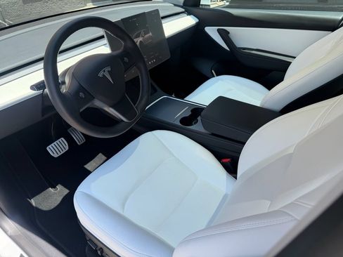 Used 2022 Tesla Model Y Performance AWD/4WD image 27