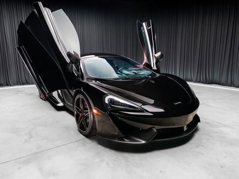 Used 2019 McLaren 570S Coupe RWD image 8