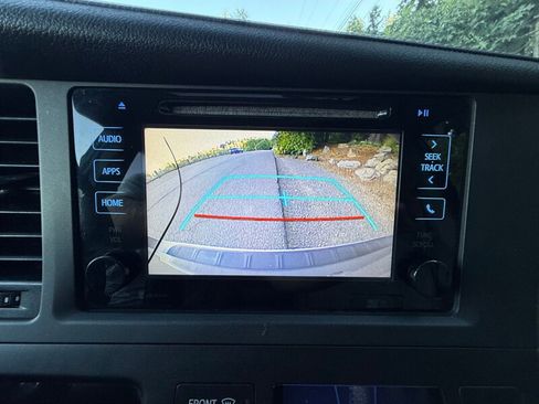 Used 2015 Toyota Sienna XLE Premium image 24