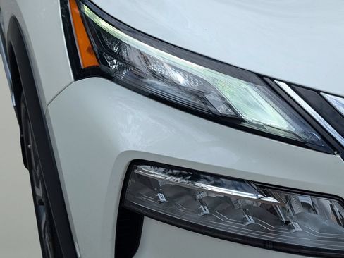 Used 2023 Nissan Rogue SL w/ SL Premium Package FWD image 9