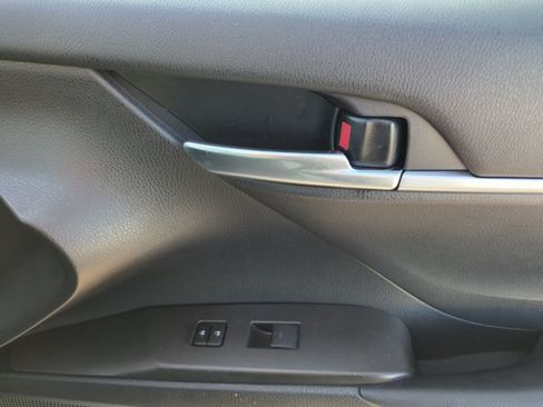 Used 2023 Toyota Camry SE FWD image 17