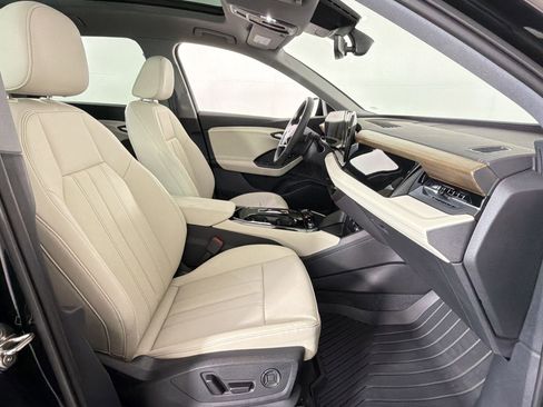 New 2025 Audi Q6 e-tron Premium image 31