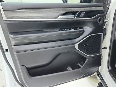 Used 2024 Jeep Wagoneer L Series II RWD image 21