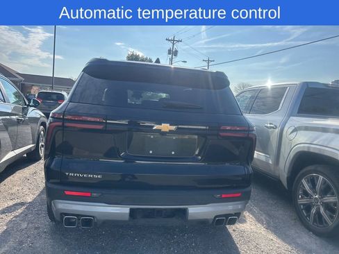 Used 2025 Chevrolet Traverse LT image 5