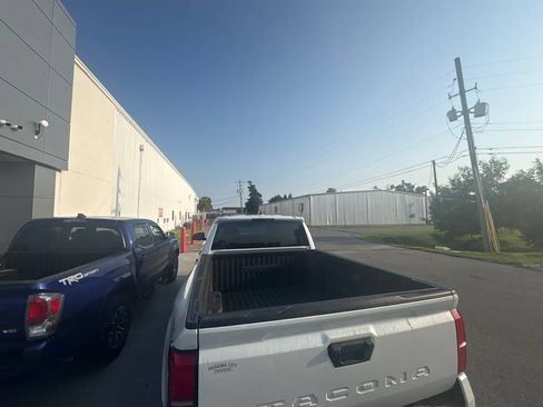 Used 2025 Toyota Tacoma TRD Sport RWD image 18