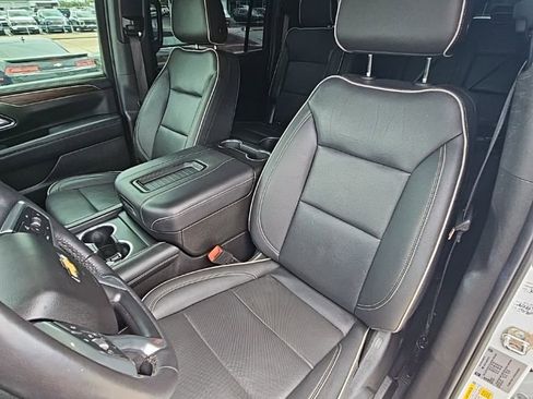 Used 2022 Chevrolet Suburban Premier image 19